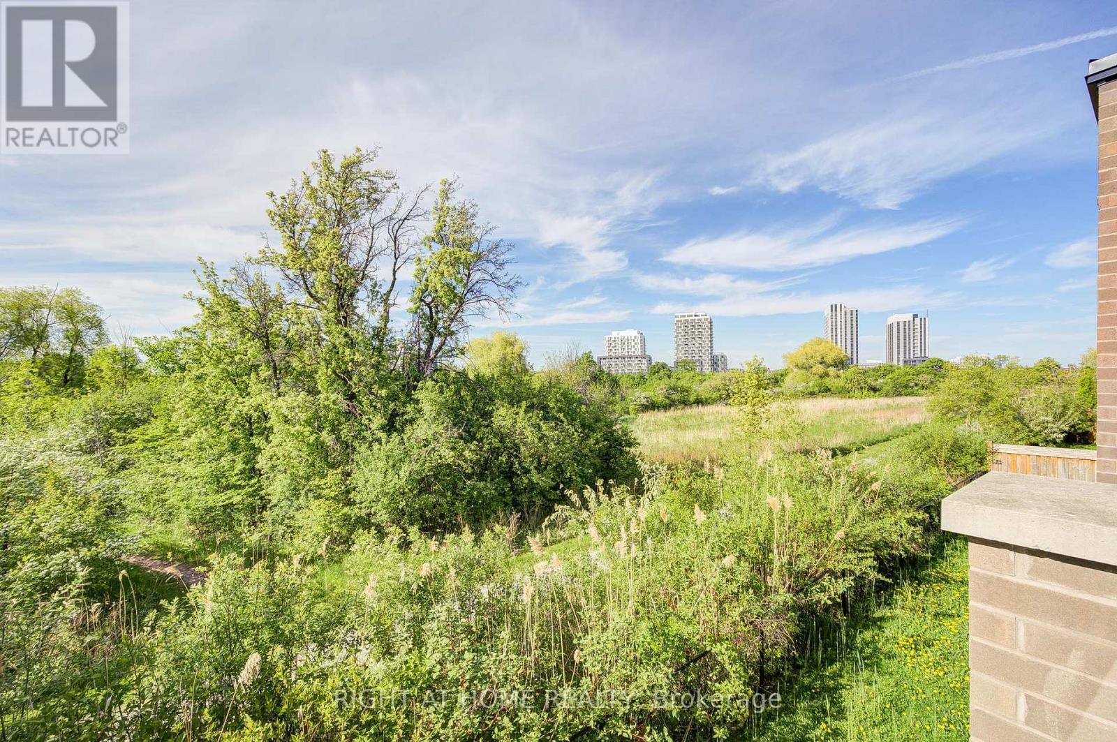 












229 FOWLEY DRIVE

,
Oakville (GO Glenorchy),




Ontario
L6H0P3

