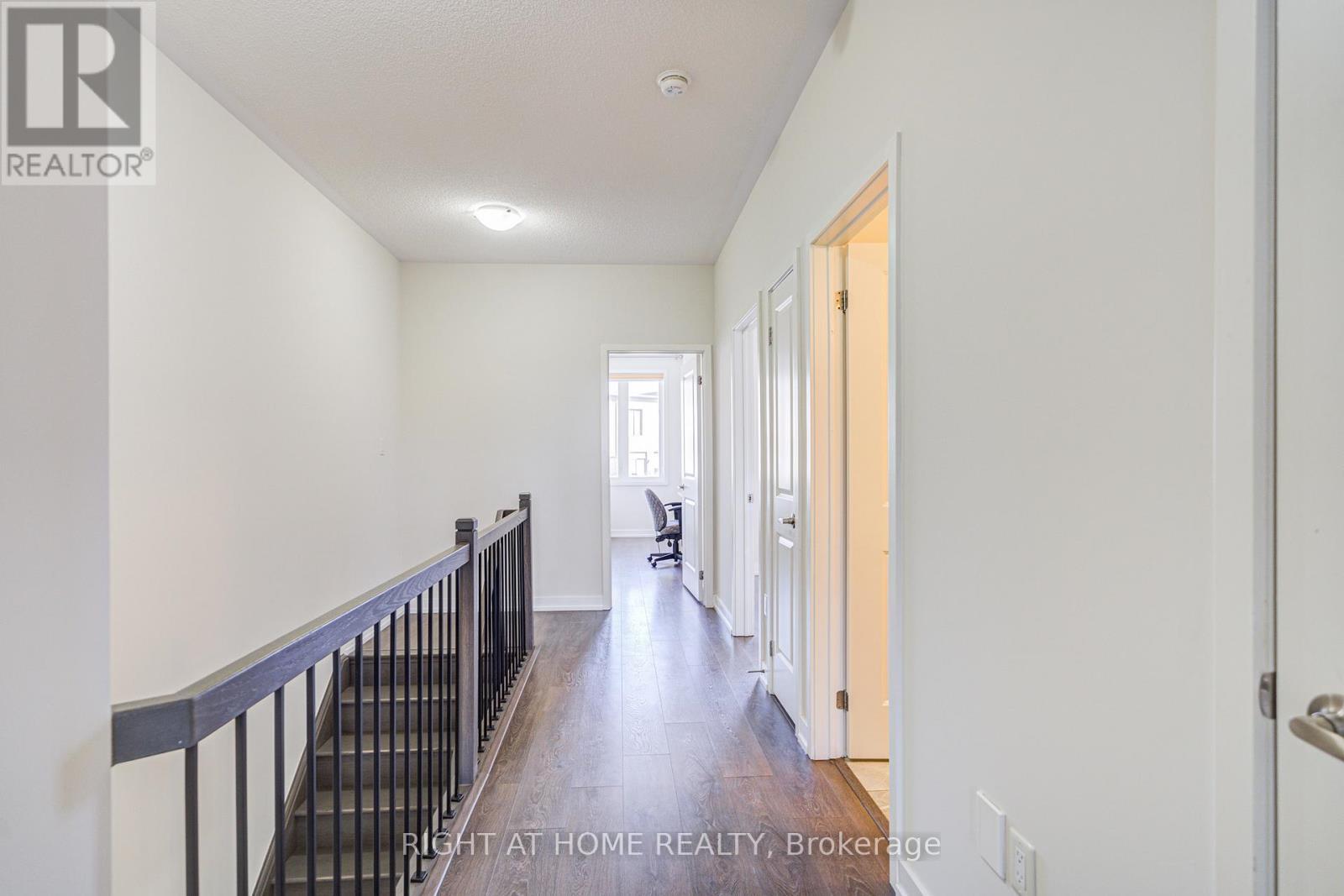 












229 FOWLEY DRIVE

,
Oakville (GO Glenorchy),




Ontario
L6H0P3

