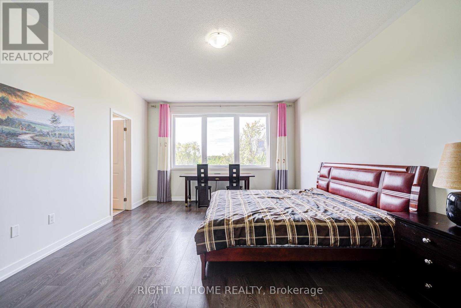 












229 FOWLEY DRIVE

,
Oakville (GO Glenorchy),




Ontario
L6H0P3

