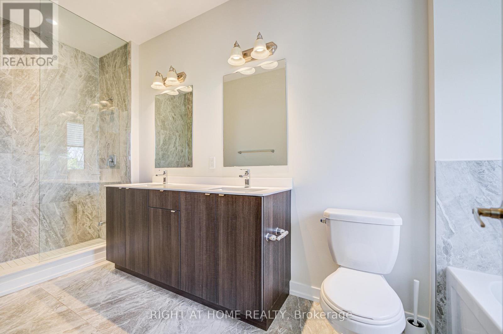 












229 FOWLEY DRIVE

,
Oakville (GO Glenorchy),




Ontario
L6H0P3

