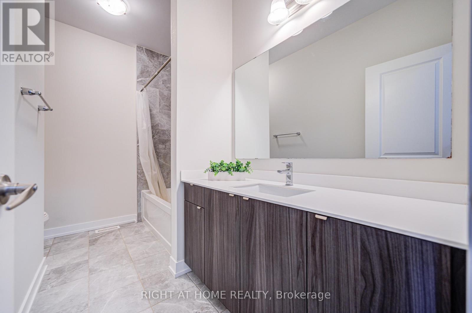 












229 FOWLEY DRIVE

,
Oakville (GO Glenorchy),




Ontario
L6H0P3

