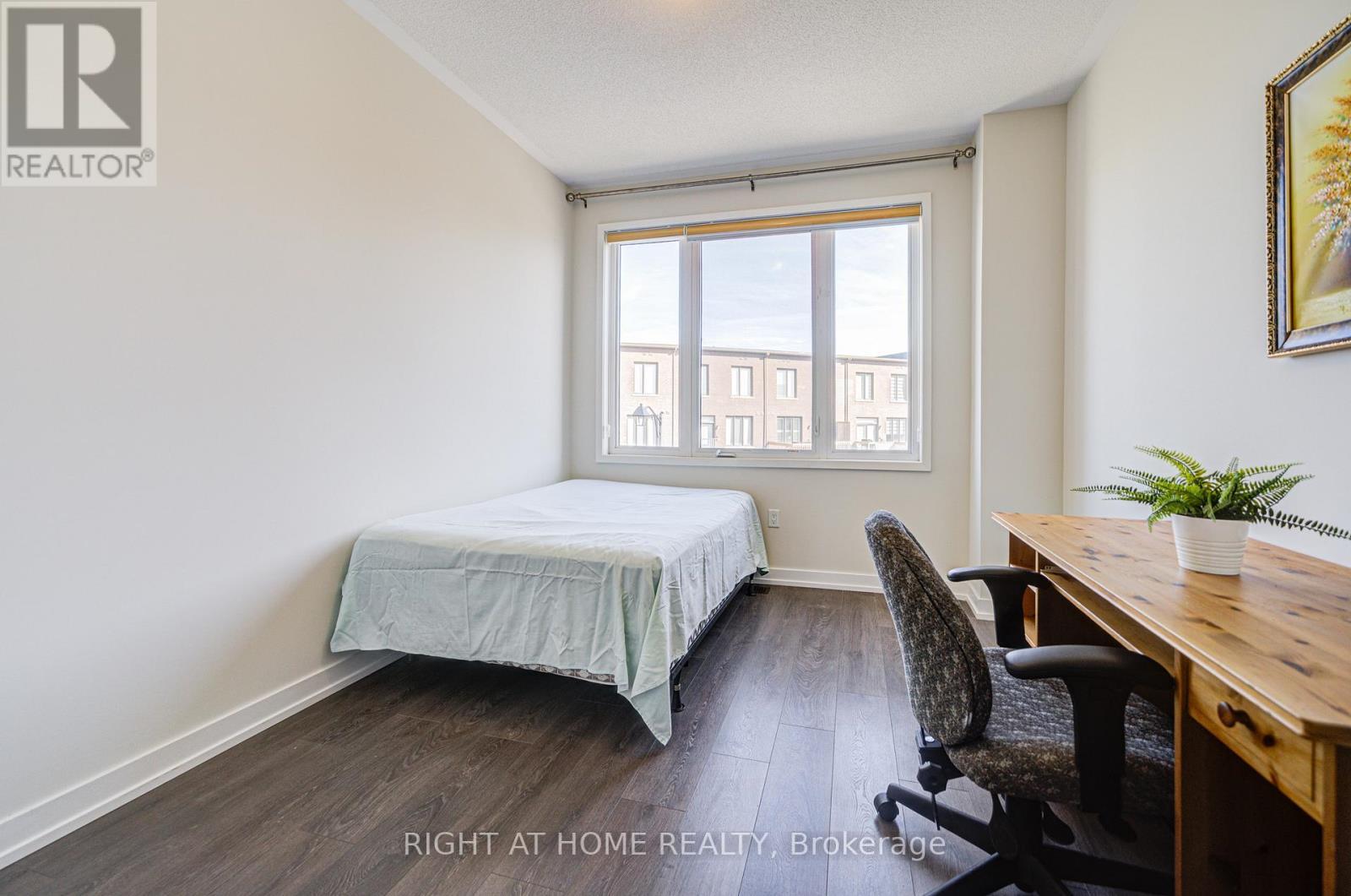 












229 FOWLEY DRIVE

,
Oakville (GO Glenorchy),




Ontario
L6H0P3


