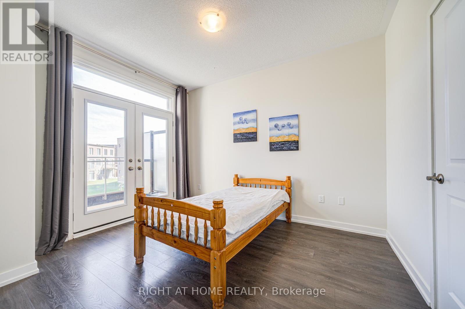 












229 FOWLEY DRIVE

,
Oakville (GO Glenorchy),




Ontario
L6H0P3

