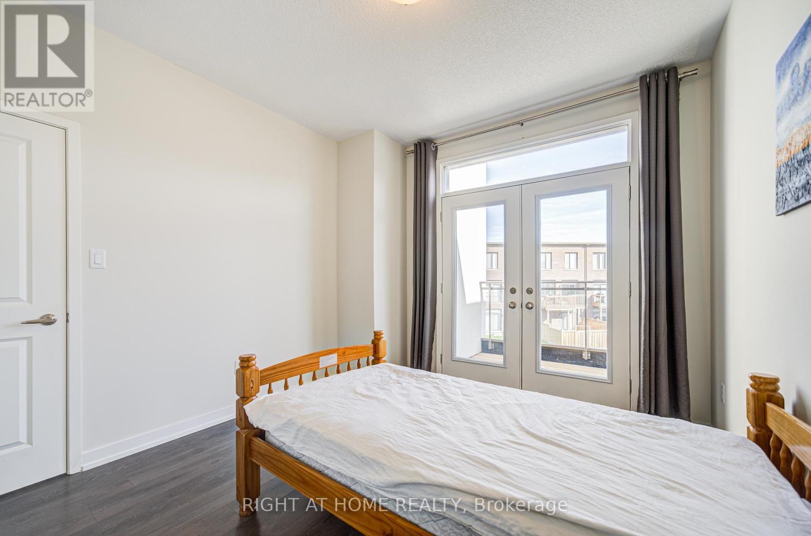 












229 FOWLEY DRIVE

,
Oakville (GO Glenorchy),




Ontario
L6H0P3

