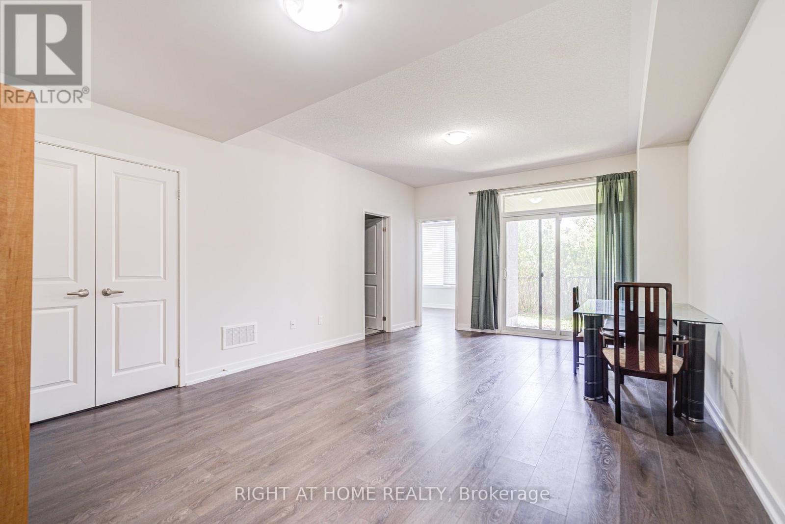 












229 FOWLEY DRIVE

,
Oakville (GO Glenorchy),




Ontario
L6H0P3

