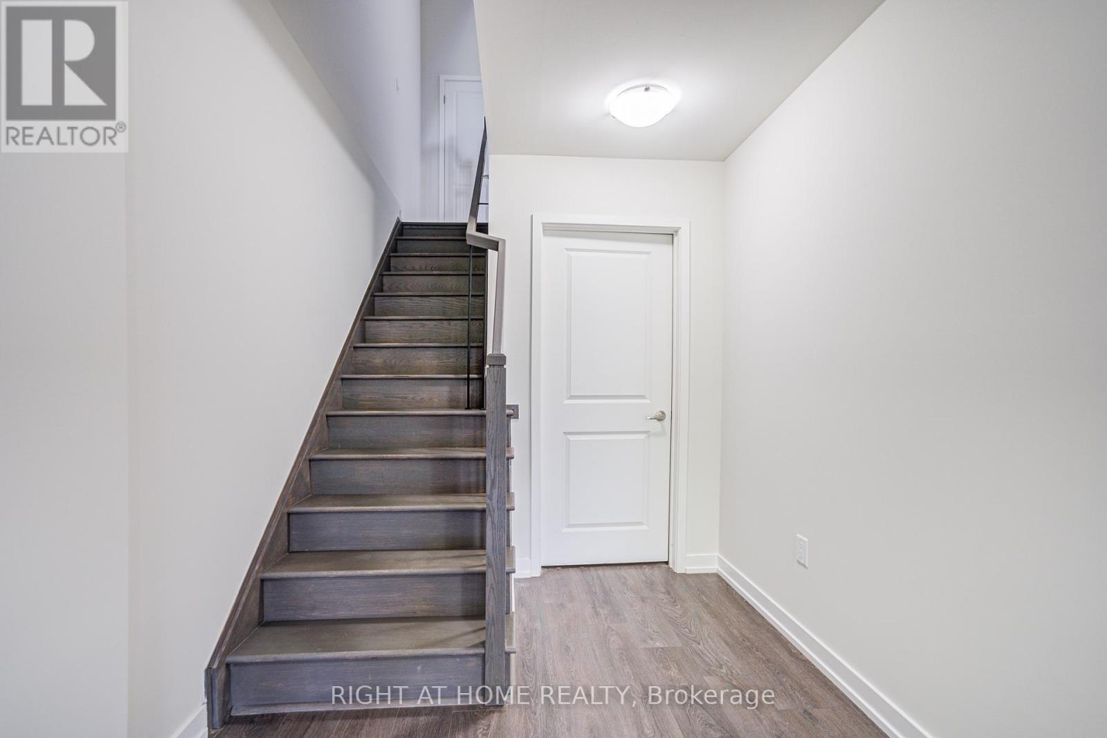 












229 FOWLEY DRIVE

,
Oakville (GO Glenorchy),




Ontario
L6H0P3

