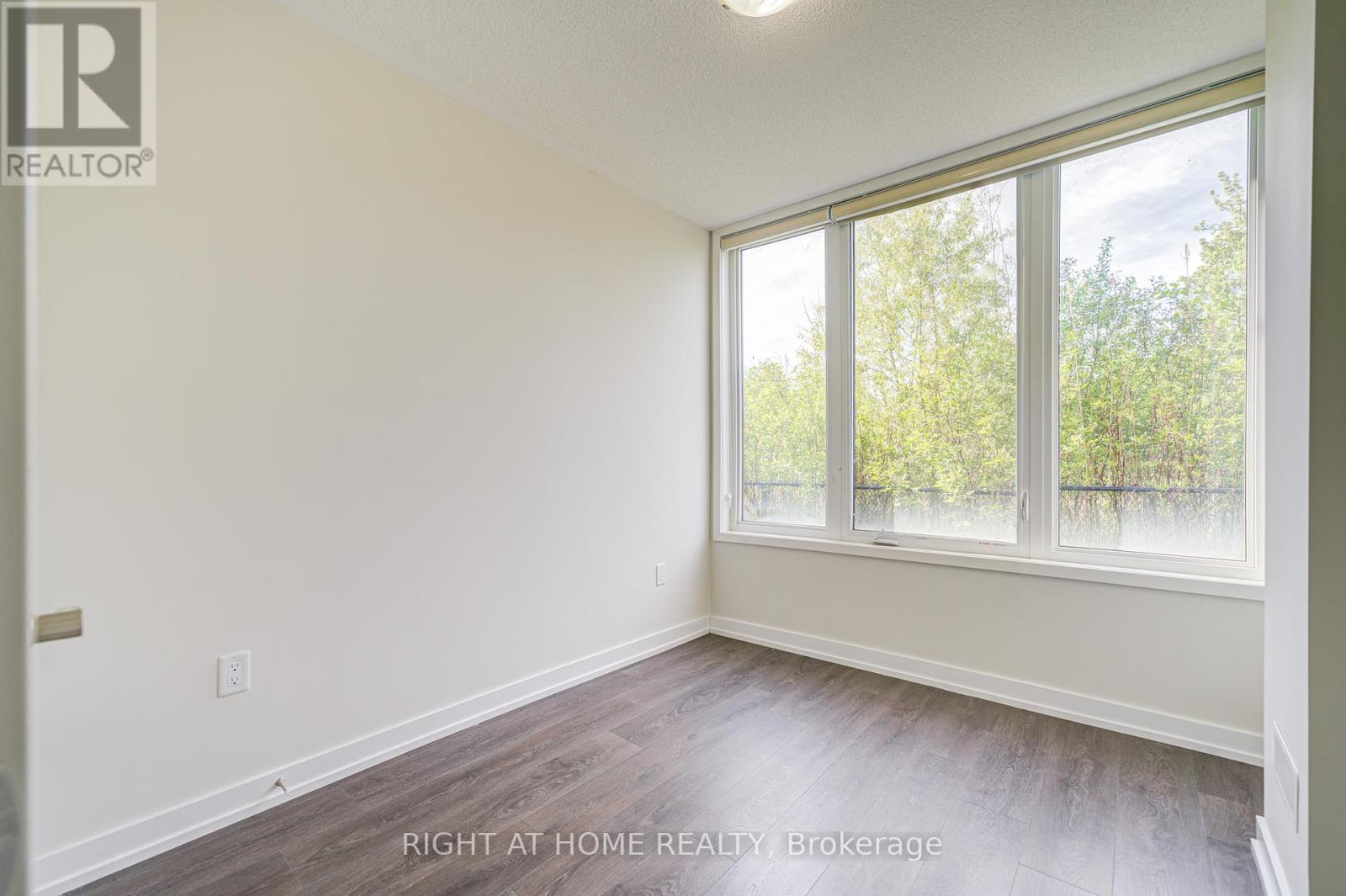 












229 FOWLEY DRIVE

,
Oakville (GO Glenorchy),




Ontario
L6H0P3

