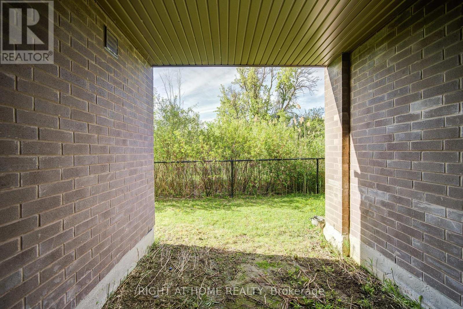 












229 FOWLEY DRIVE

,
Oakville (GO Glenorchy),




Ontario
L6H0P3

