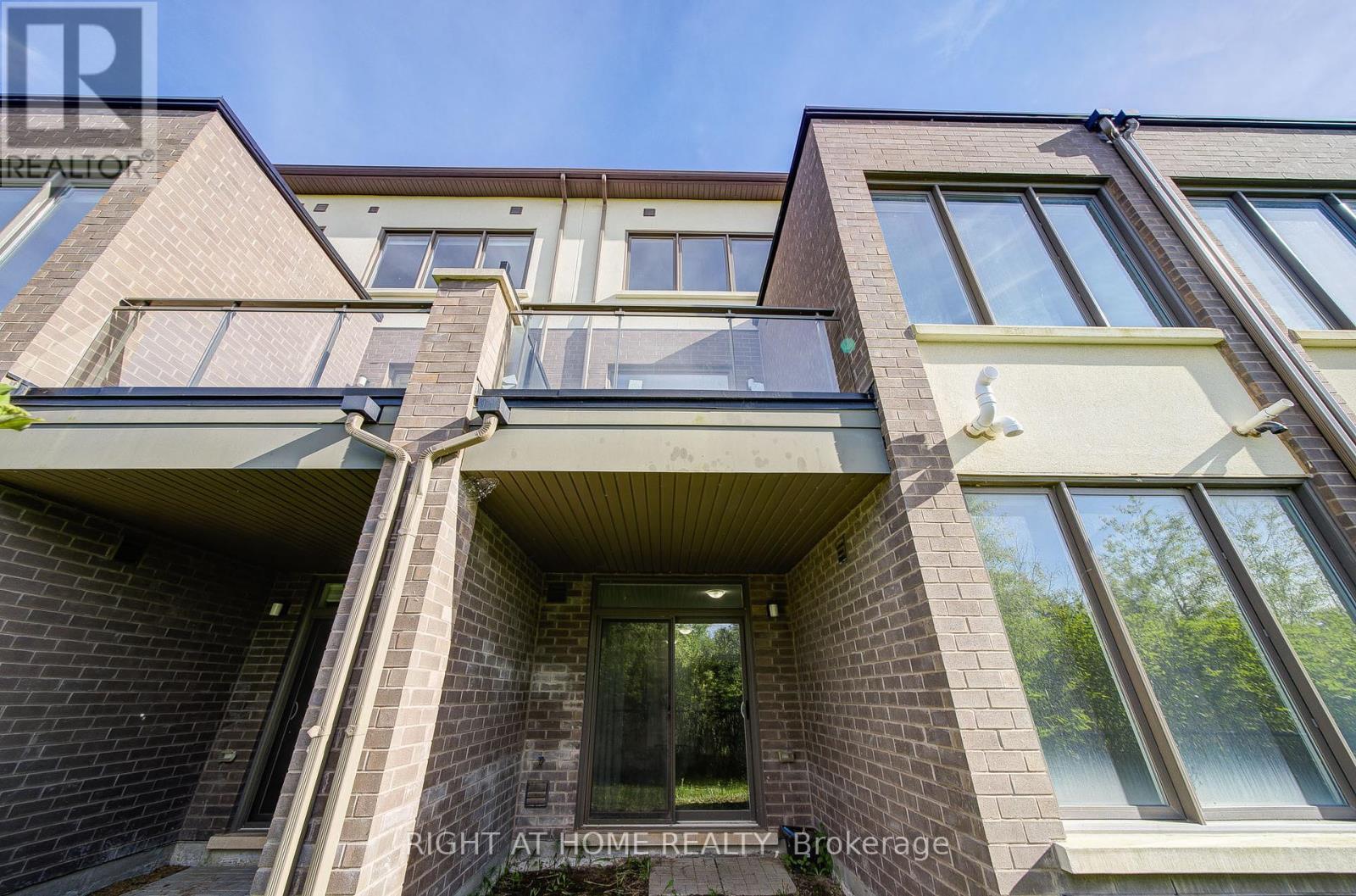 












229 FOWLEY DRIVE

,
Oakville (GO Glenorchy),




Ontario
L6H0P3

