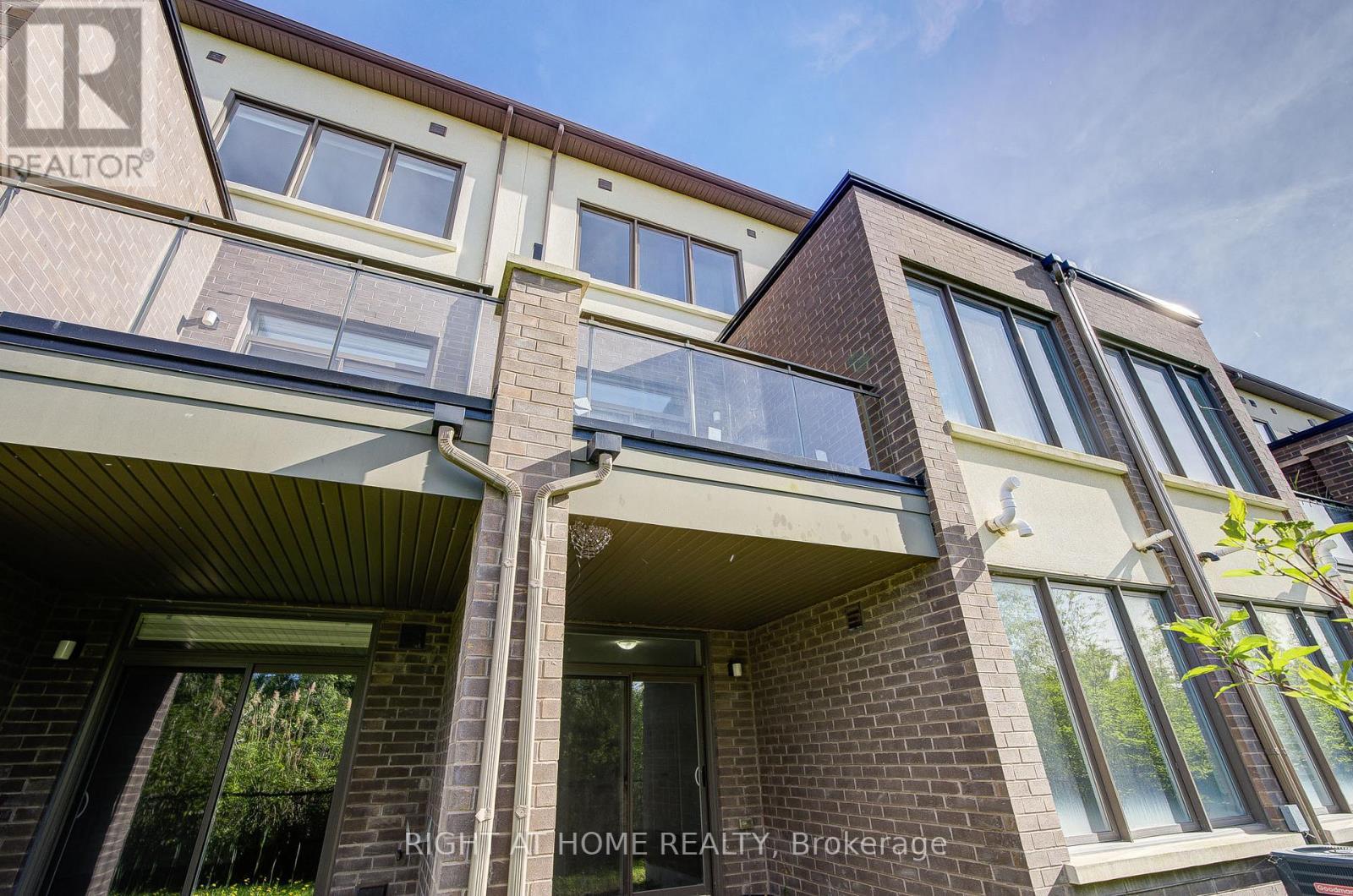 












229 FOWLEY DRIVE

,
Oakville (GO Glenorchy),




Ontario
L6H0P3

