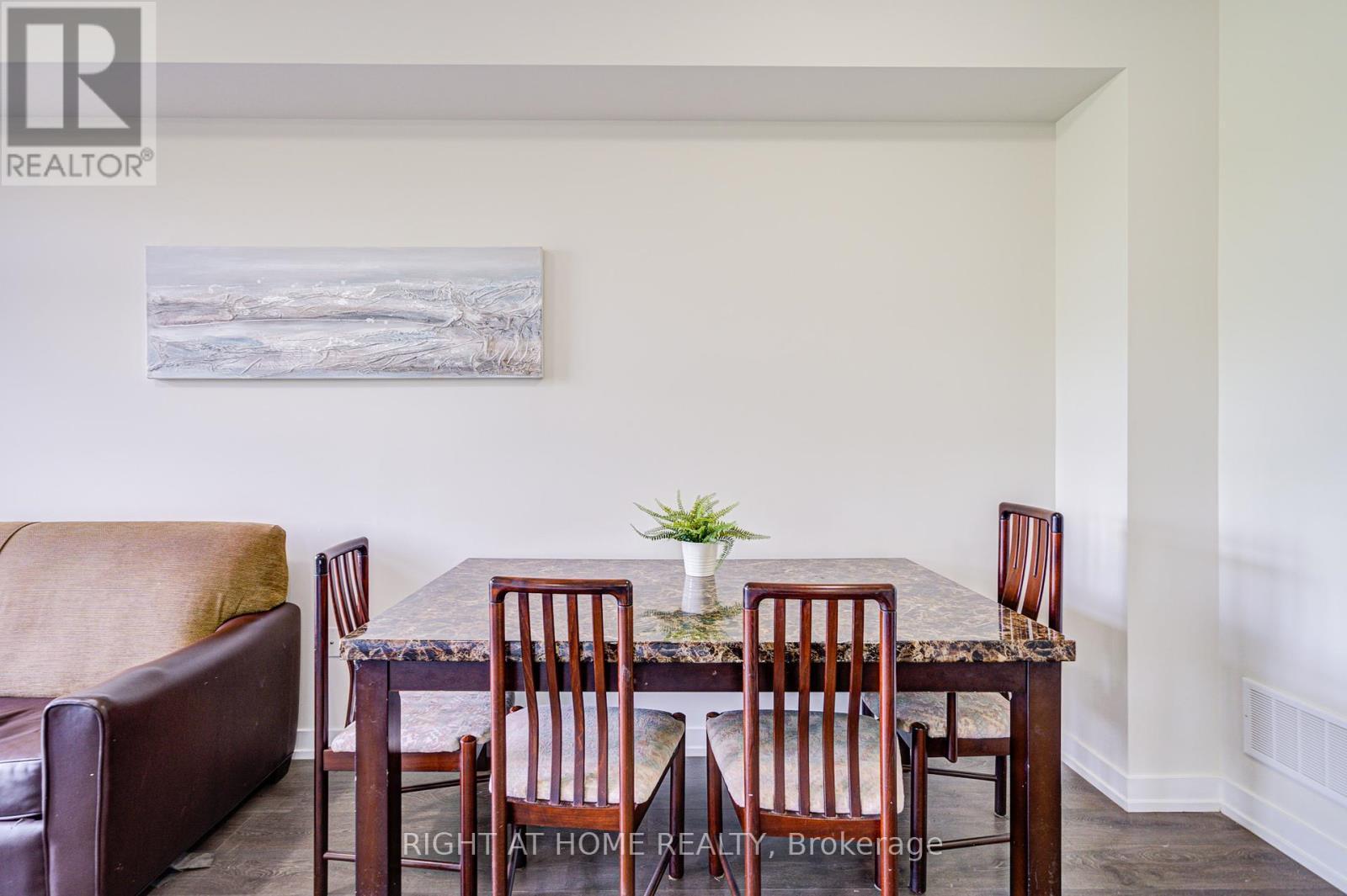 












229 FOWLEY DRIVE

,
Oakville (GO Glenorchy),




Ontario
L6H0P3

