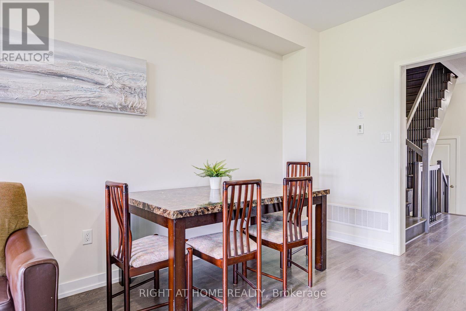












229 FOWLEY DRIVE

,
Oakville (GO Glenorchy),




Ontario
L6H0P3

