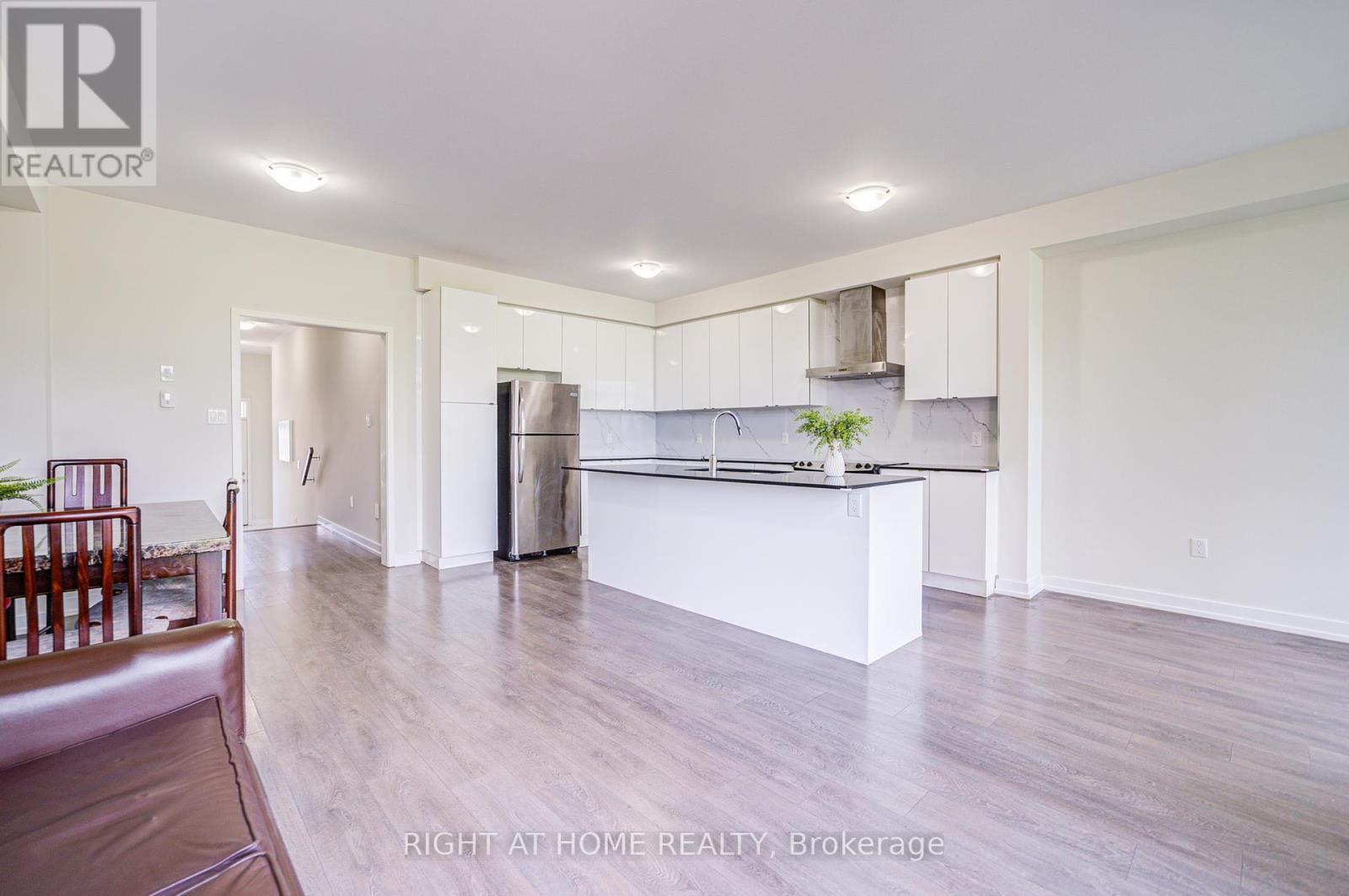 












229 FOWLEY DRIVE

,
Oakville (GO Glenorchy),




Ontario
L6H0P3

