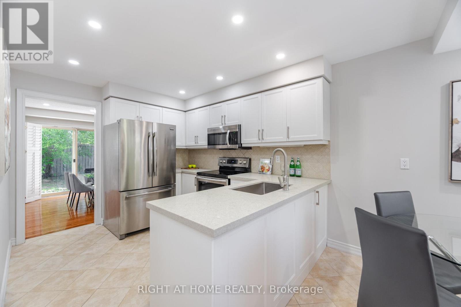 












98 - 3600 COLONIAL DRIVE

,
Mississauga (Erin Mills),




Ontario
L5L5P5

