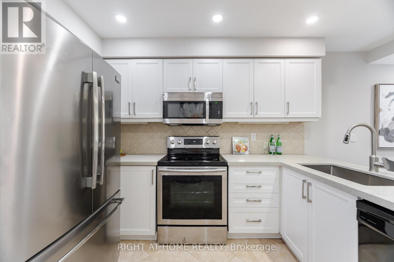 












98 - 3600 COLONIAL DRIVE

,
Mississauga (Erin Mills),




Ontario
L5L5P5

