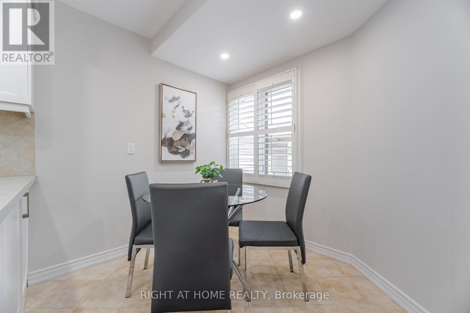 












98 - 3600 COLONIAL DRIVE

,
Mississauga (Erin Mills),




Ontario
L5L5P5

