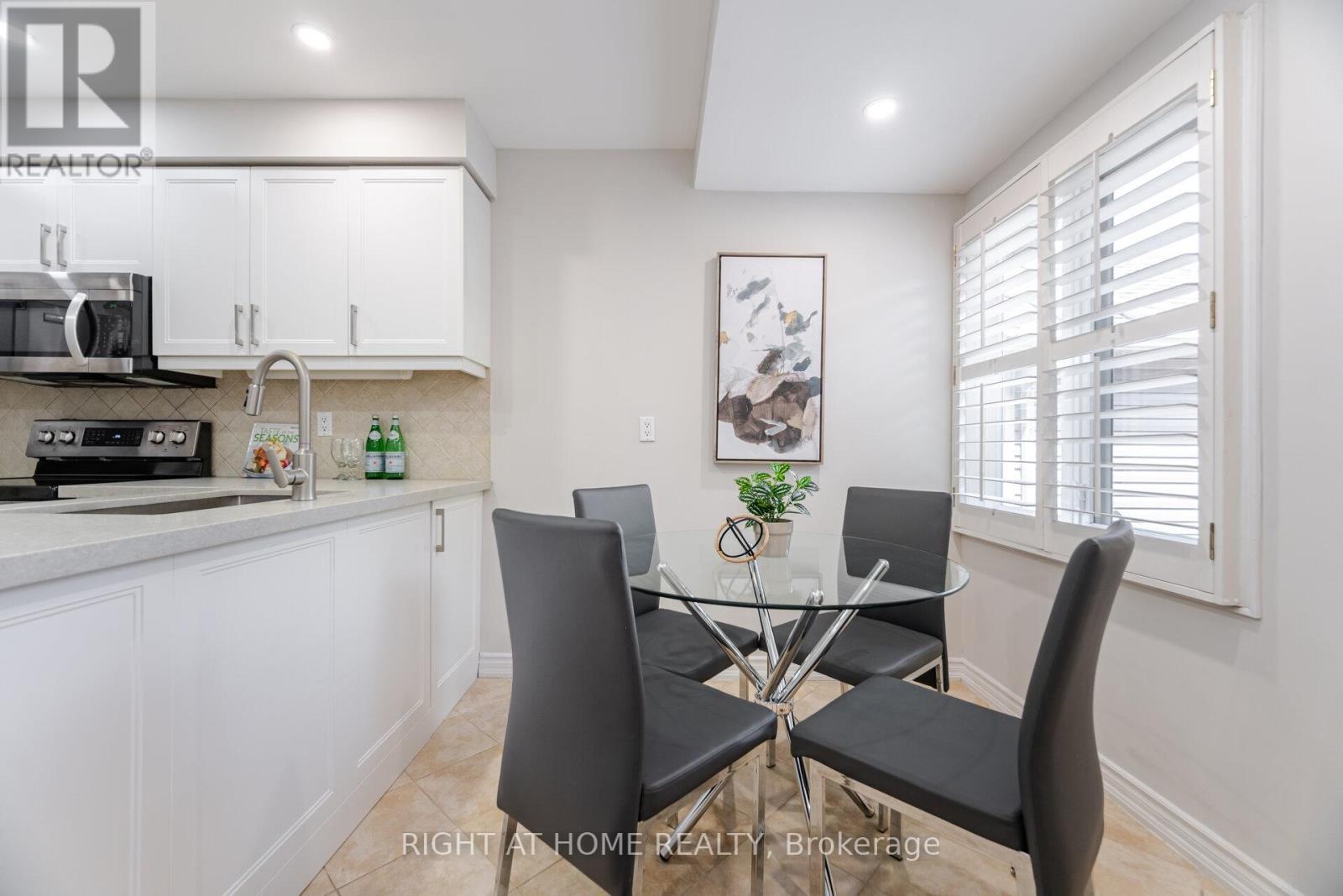 












98 - 3600 COLONIAL DRIVE

,
Mississauga (Erin Mills),




Ontario
L5L5P5

