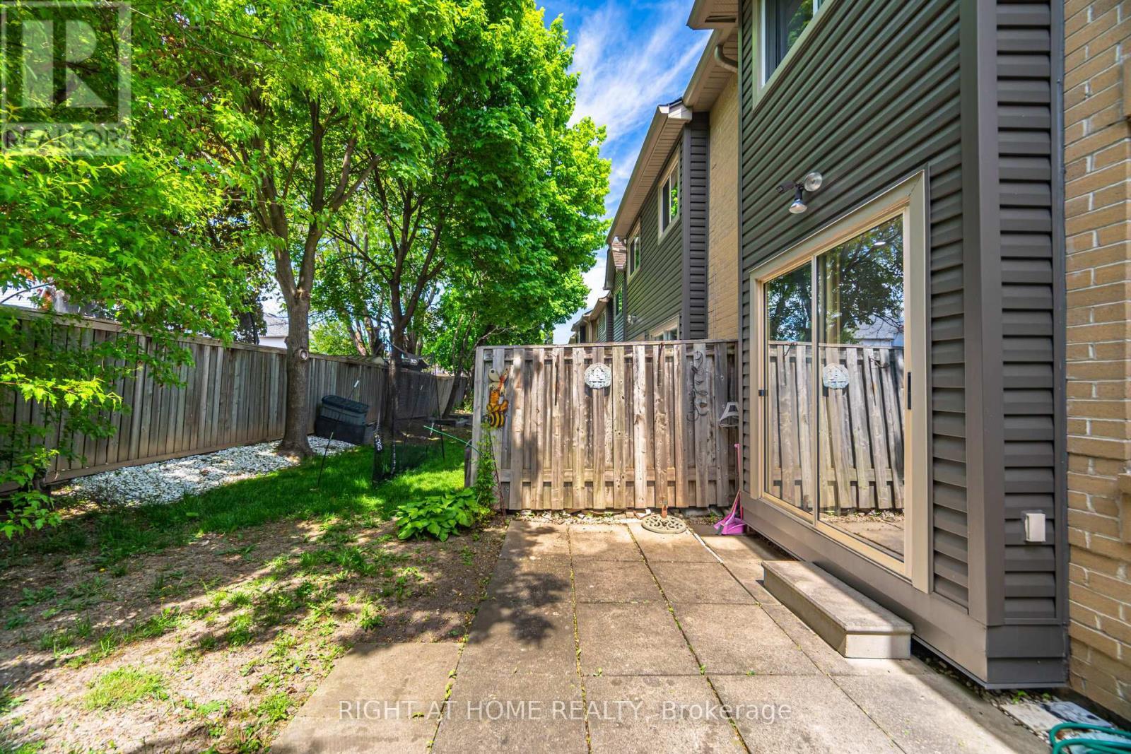 












98 - 3600 COLONIAL DRIVE

,
Mississauga (Erin Mills),




Ontario
L5L5P5

