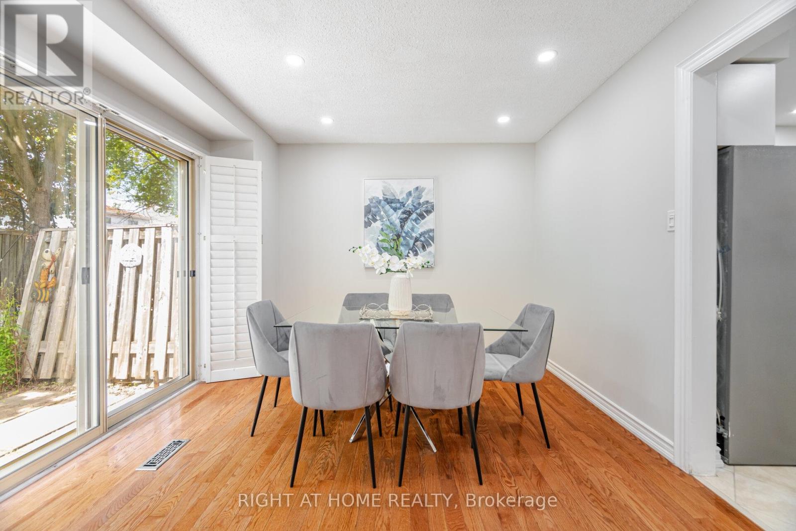 












98 - 3600 COLONIAL DRIVE

,
Mississauga (Erin Mills),




Ontario
L5L5P5

