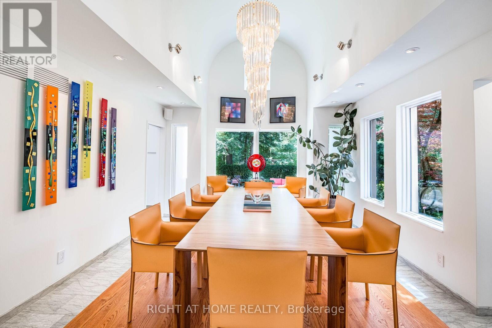 












1 FRIARS LANE

,
Toronto (Princess-Rosethorn),




Ontario
M9A1T6

