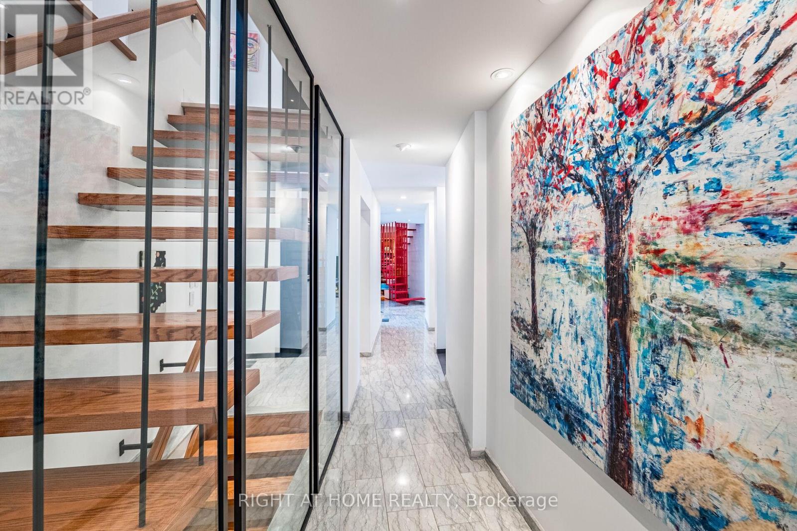












1 FRIARS LANE

,
Toronto (Princess-Rosethorn),




Ontario
M9A1T6

