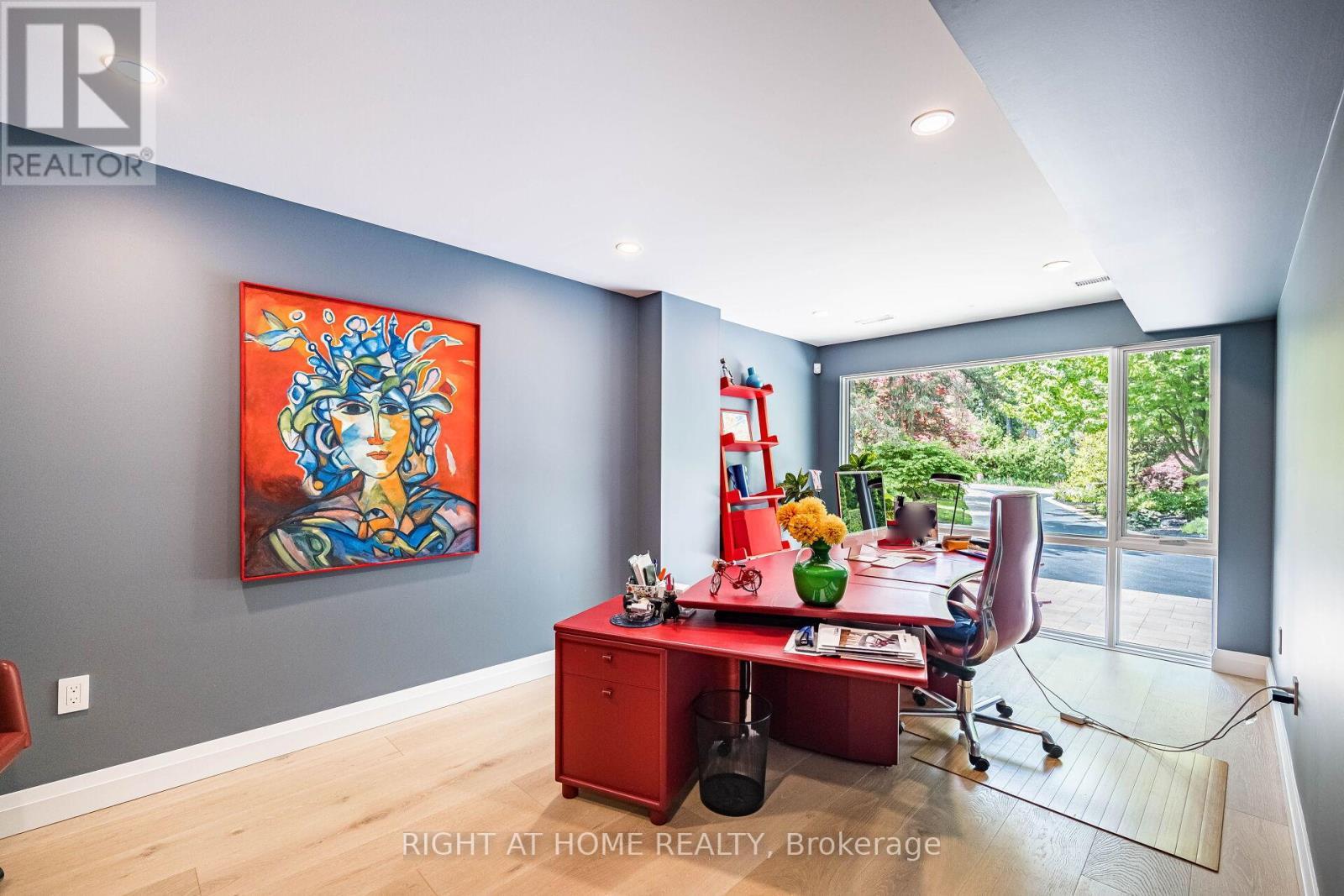 












1 FRIARS LANE

,
Toronto (Princess-Rosethorn),




Ontario
M9A1T6

