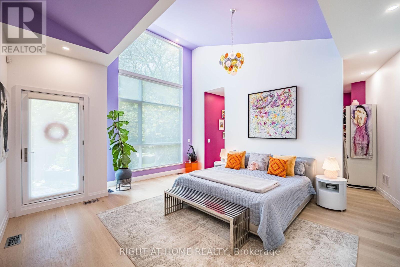 












1 FRIARS LANE

,
Toronto (Princess-Rosethorn),




Ontario
M9A1T6

