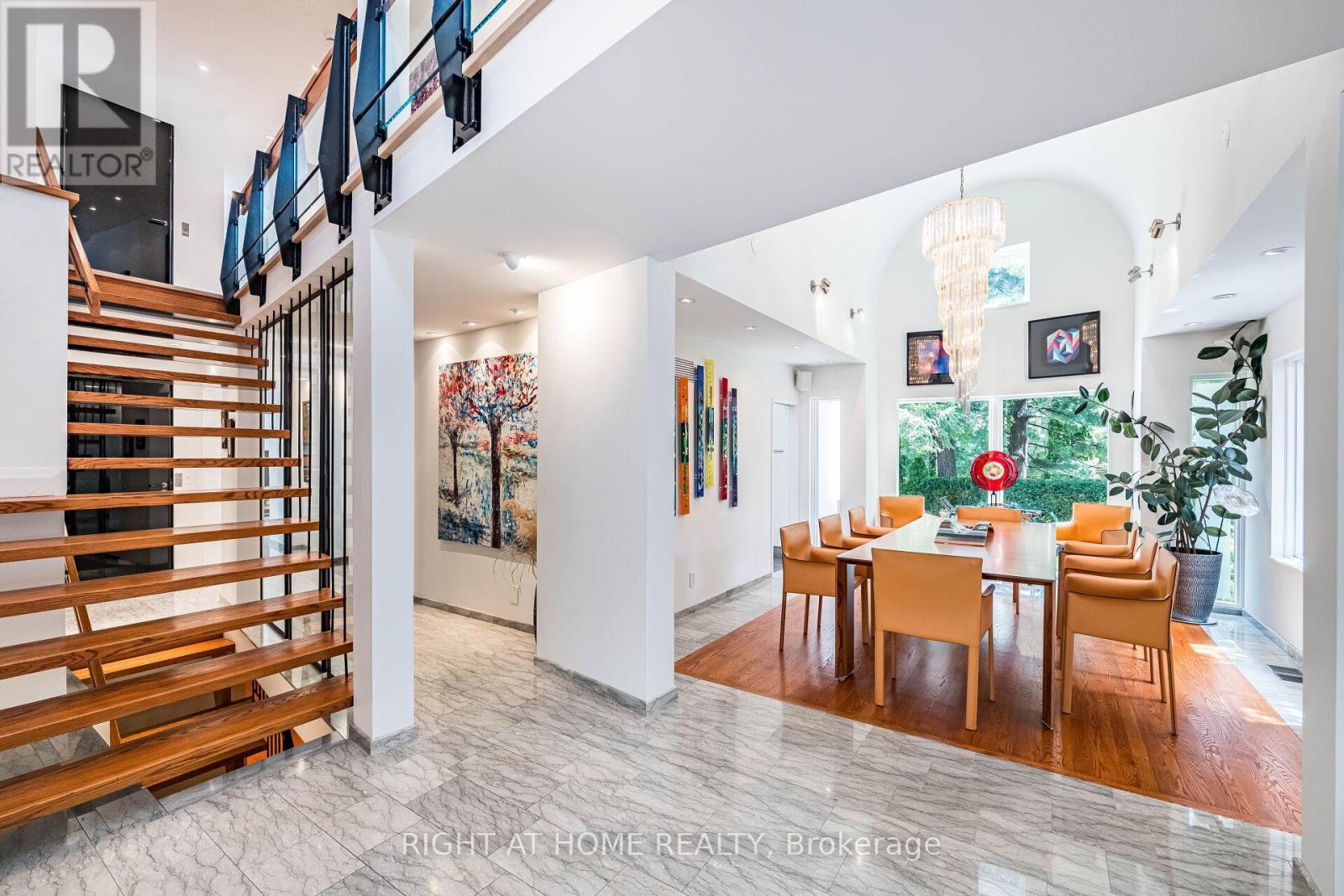 












1 FRIARS LANE

,
Toronto (Princess-Rosethorn),




Ontario
M9A1T6

