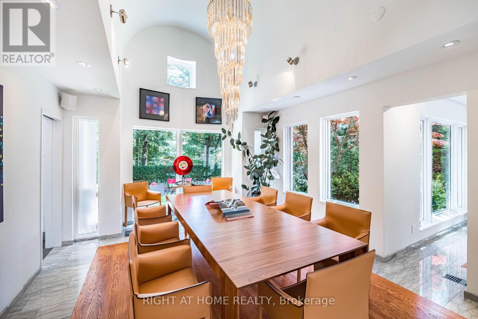 












1 FRIARS LANE

,
Toronto (Princess-Rosethorn),




Ontario
M9A1T6

