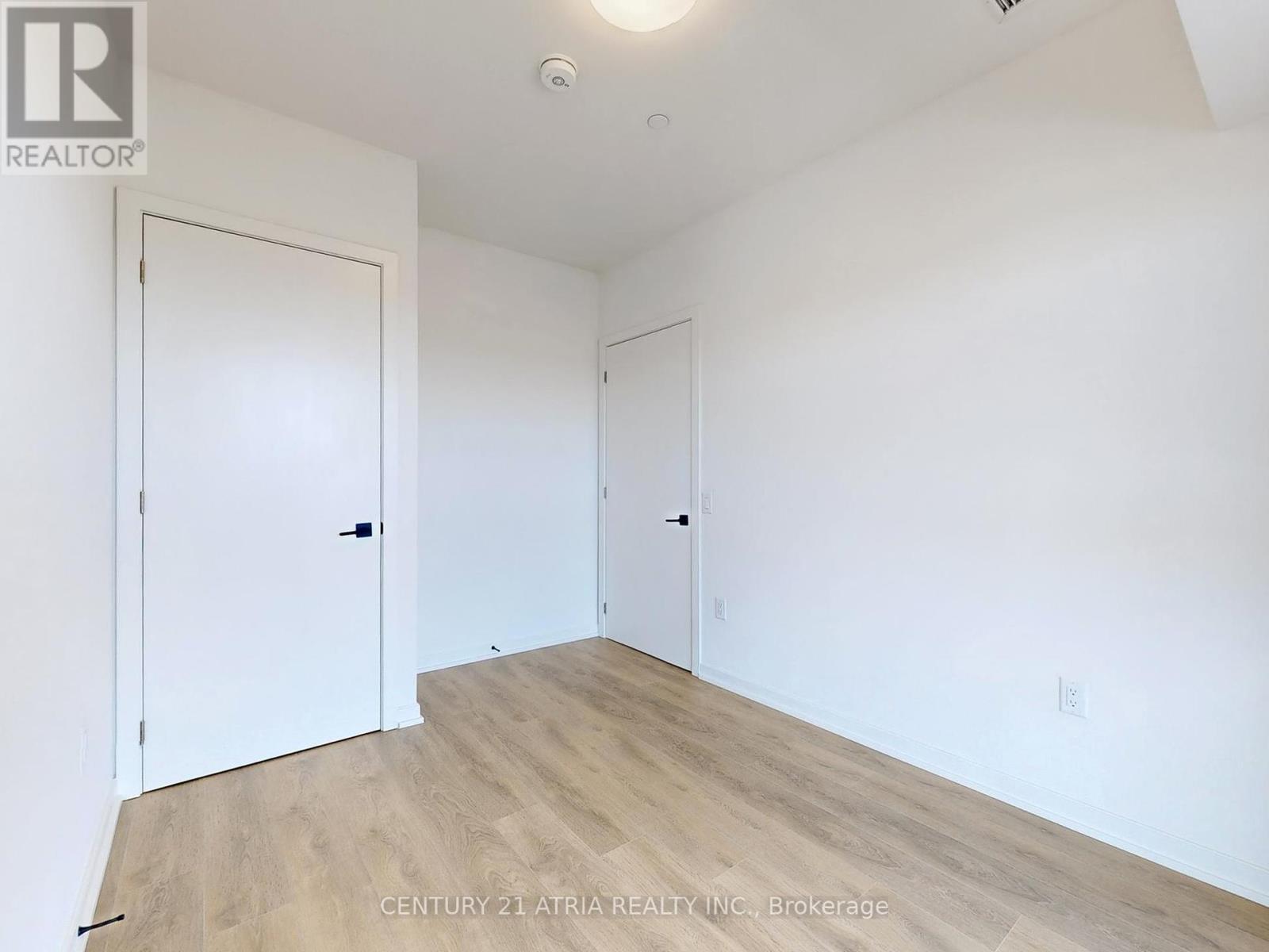 












605 - 1285 DUPONT STREET

,
Toronto (Dovercourt-Wallace Emerson-Junction),




Ontario
M6H2A6

