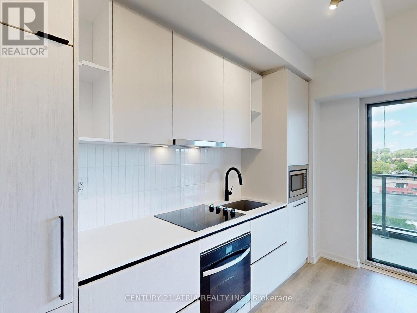 












605 - 1285 DUPONT STREET

,
Toronto (Dovercourt-Wallace Emerson-Junction),




Ontario
M6H2A6

