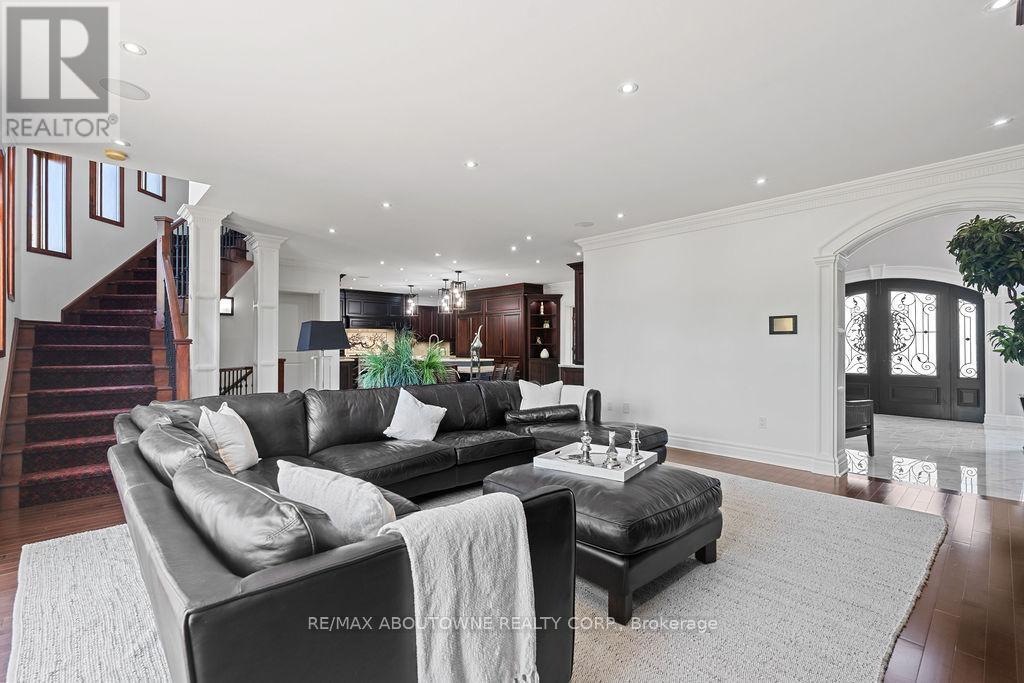 












2659 2 SIDE ROAD

,
Burlington,




Ontario
L7M0T7

