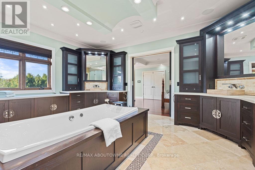 












2659 2 SIDE ROAD

,
Burlington,




Ontario
L7M0T7

