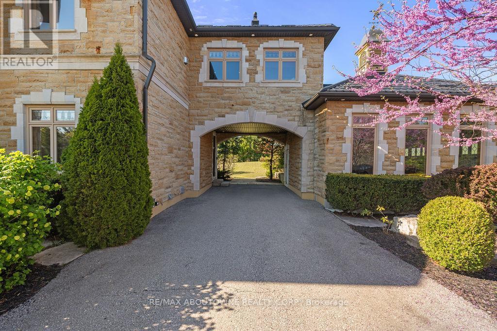 












2659 2 SIDE ROAD

,
Burlington,




Ontario
L7M0T7

