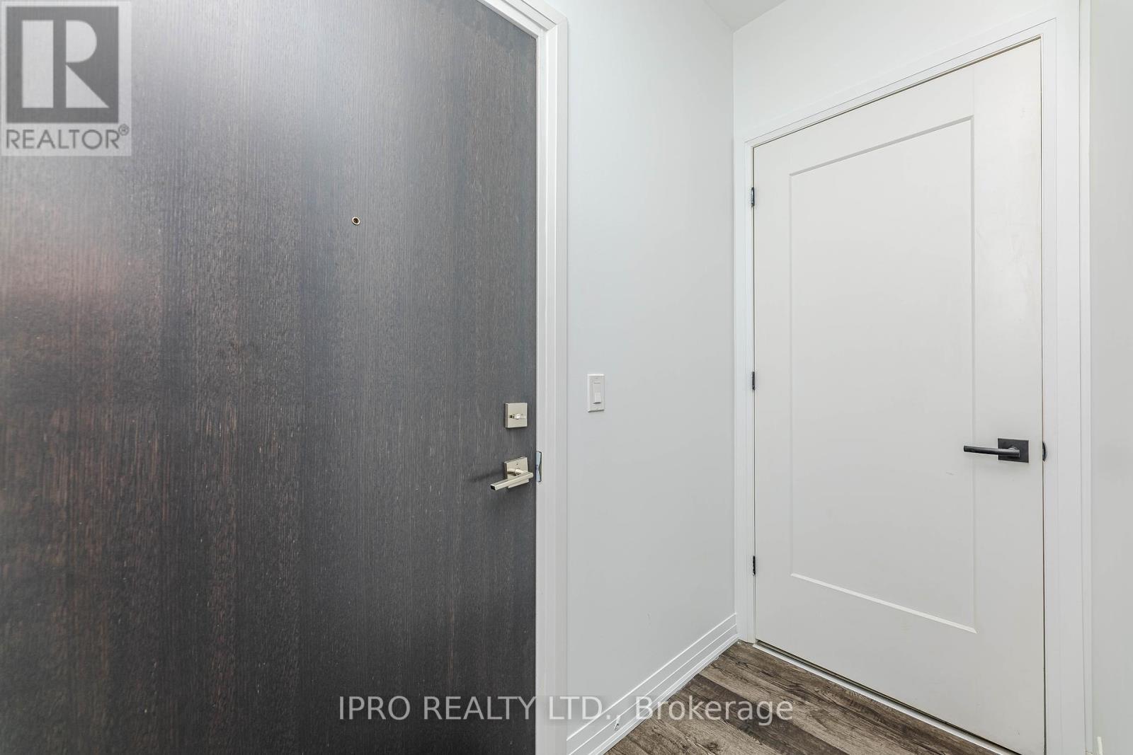 












121 - 102 GROVEWOOD COMMON

,
Oakville (GO Glenorchy),




Ontario
L6H0X2

