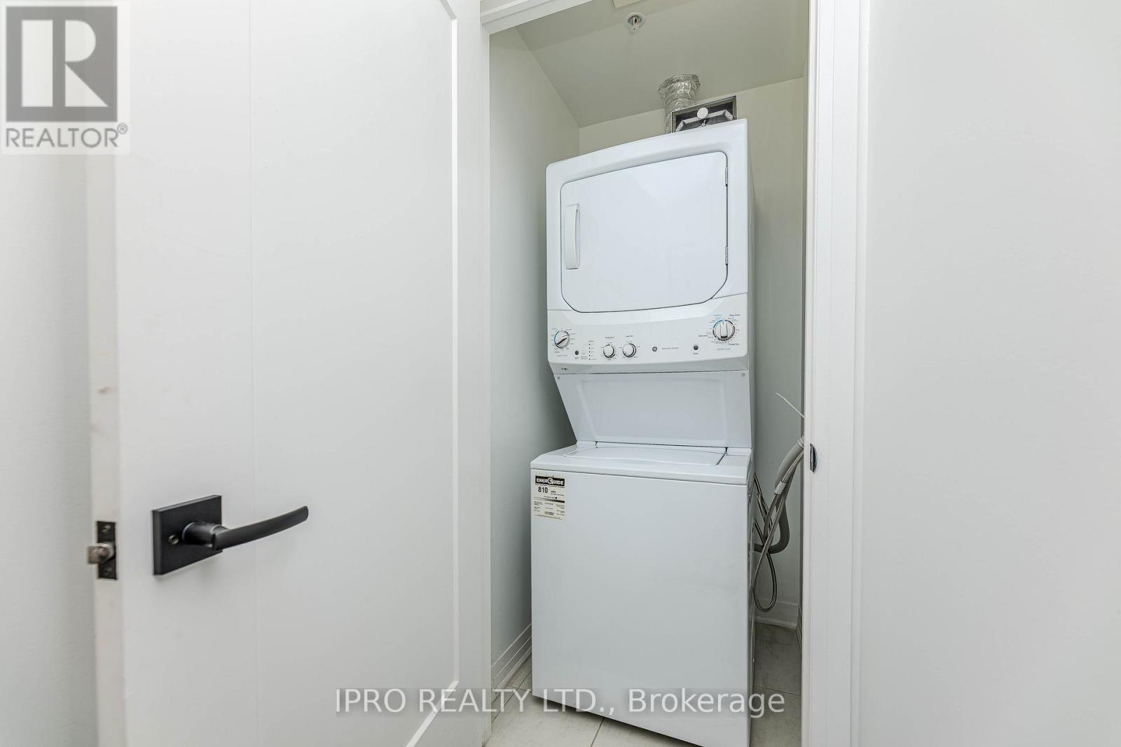 












121 - 102 GROVEWOOD COMMON

,
Oakville (GO Glenorchy),




Ontario
L6H0X2


