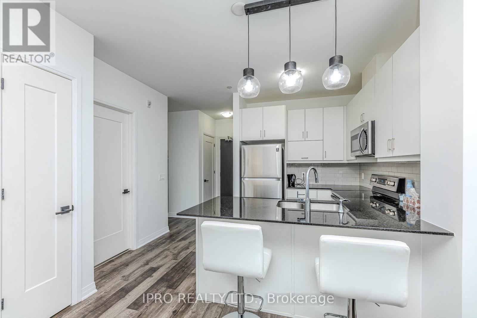 












121 - 102 GROVEWOOD COMMON

,
Oakville (GO Glenorchy),




Ontario
L6H0X2

