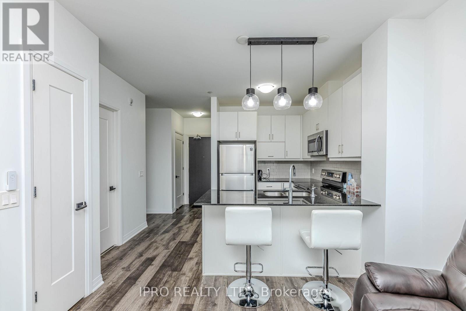 












121 - 102 GROVEWOOD COMMON

,
Oakville (GO Glenorchy),




Ontario
L6H0X2

