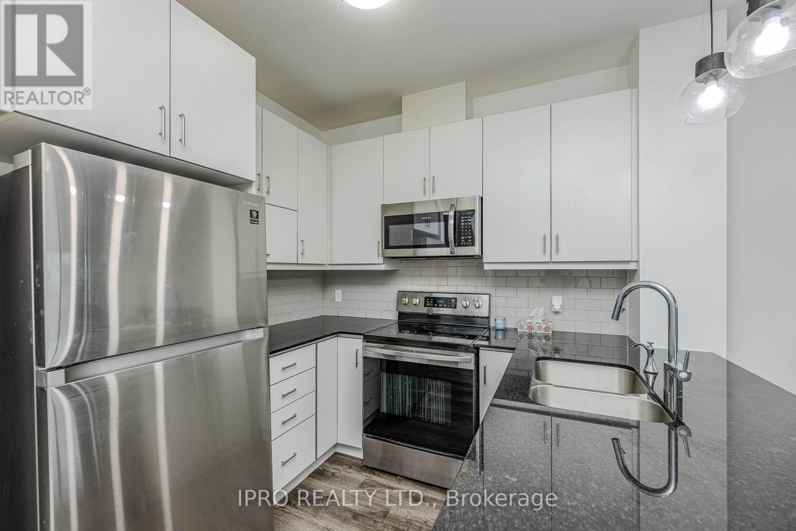 












121 - 102 GROVEWOOD COMMON

,
Oakville (GO Glenorchy),




Ontario
L6H0X2

