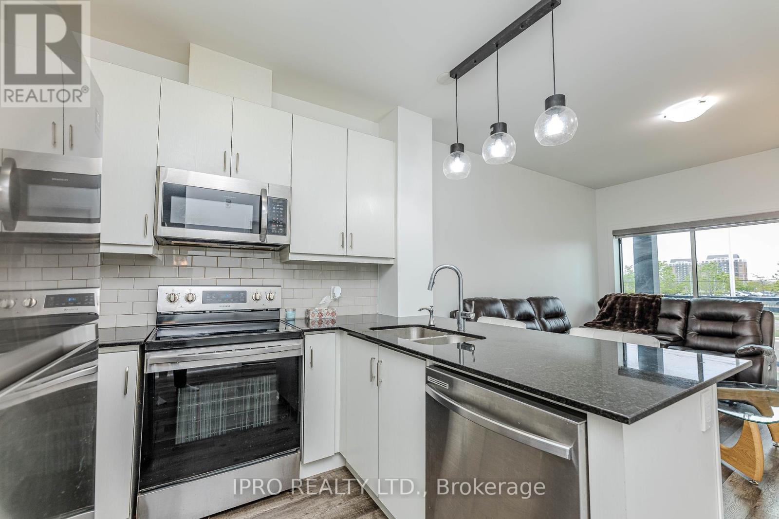 












121 - 102 GROVEWOOD COMMON

,
Oakville (GO Glenorchy),




Ontario
L6H0X2

