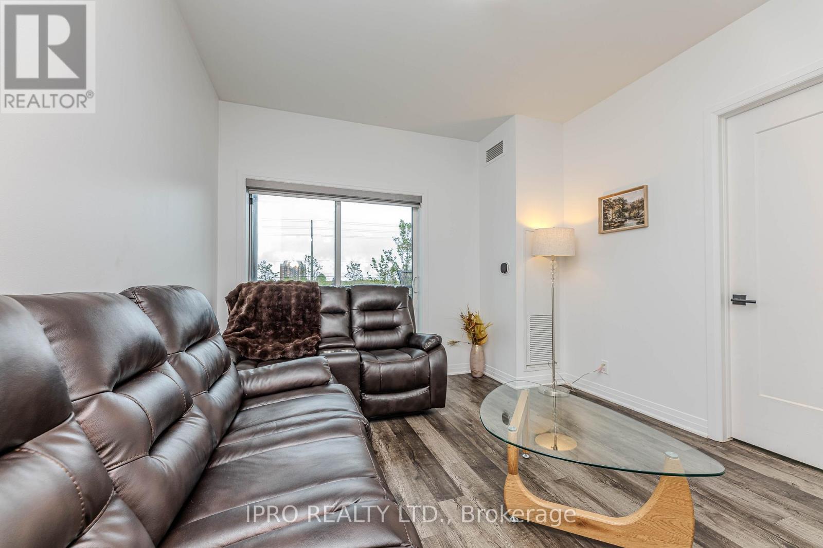 












121 - 102 GROVEWOOD COMMON

,
Oakville (GO Glenorchy),




Ontario
L6H0X2

