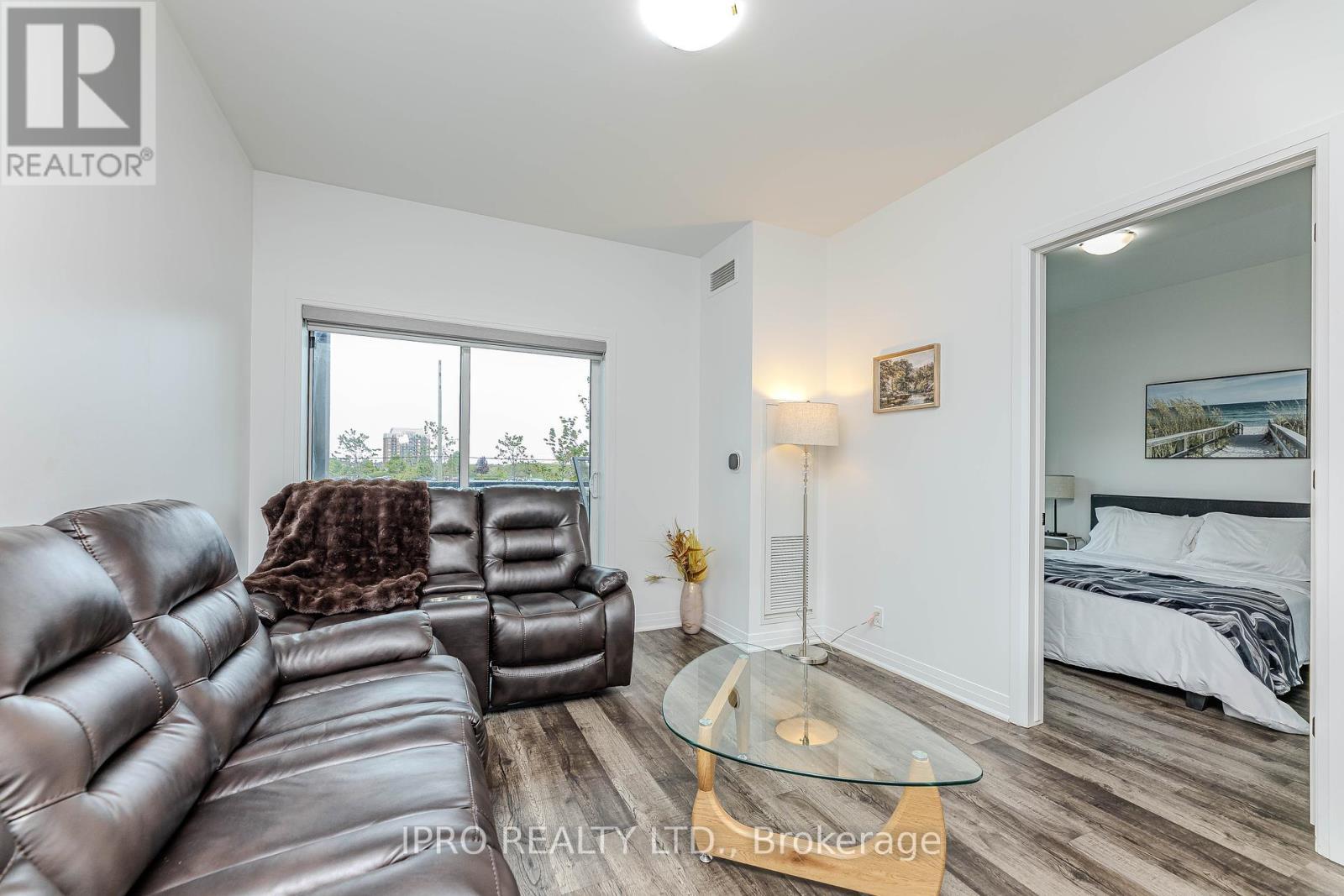 












121 - 102 GROVEWOOD COMMON

,
Oakville (GO Glenorchy),




Ontario
L6H0X2

