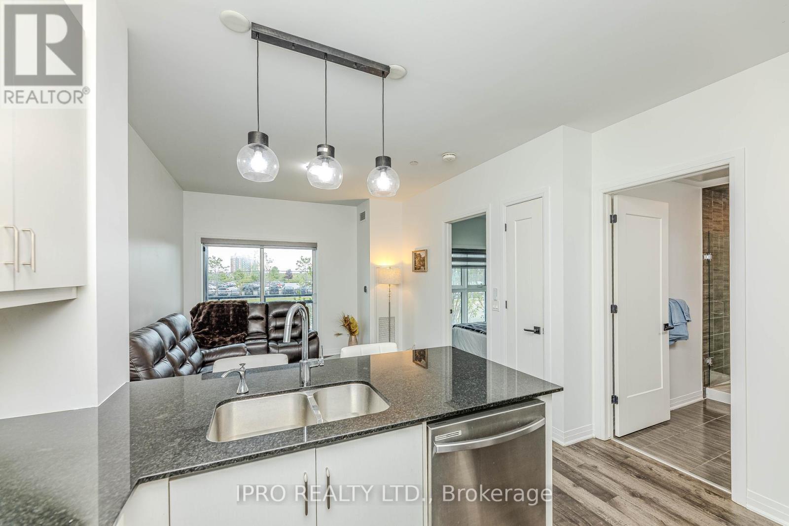 












121 - 102 GROVEWOOD COMMON

,
Oakville (GO Glenorchy),




Ontario
L6H0X2

