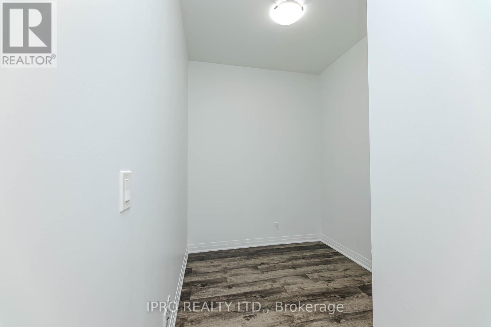 












121 - 102 GROVEWOOD COMMON

,
Oakville (GO Glenorchy),




Ontario
L6H0X2

