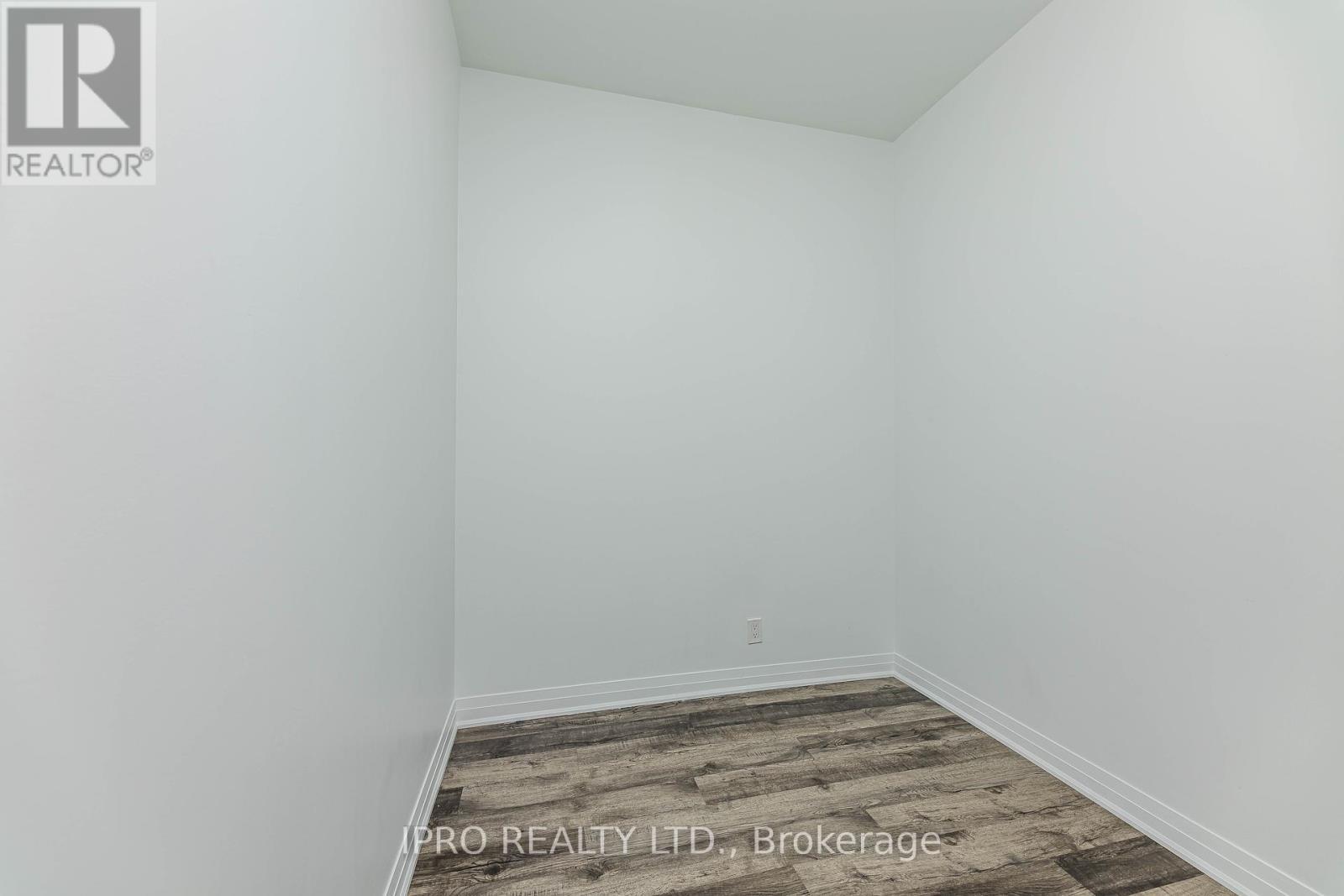 












121 - 102 GROVEWOOD COMMON

,
Oakville (GO Glenorchy),




Ontario
L6H0X2

