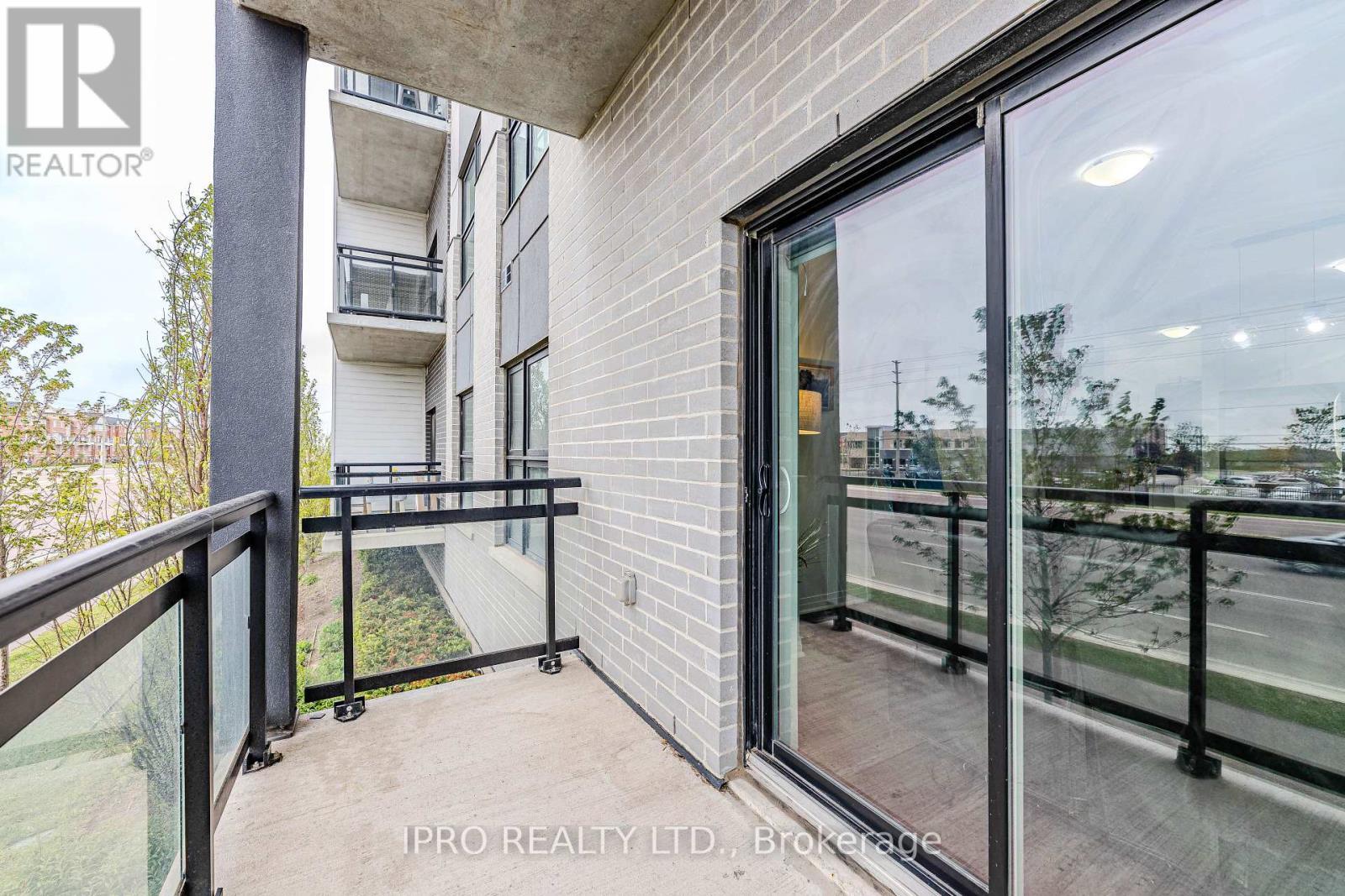 












121 - 102 GROVEWOOD COMMON

,
Oakville (GO Glenorchy),




Ontario
L6H0X2

