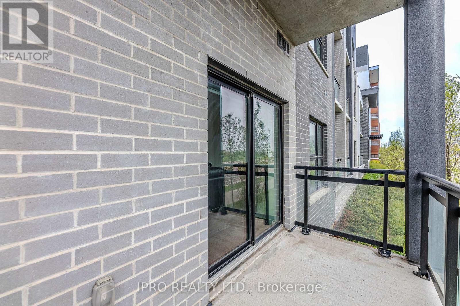 












121 - 102 GROVEWOOD COMMON

,
Oakville (GO Glenorchy),




Ontario
L6H0X2

