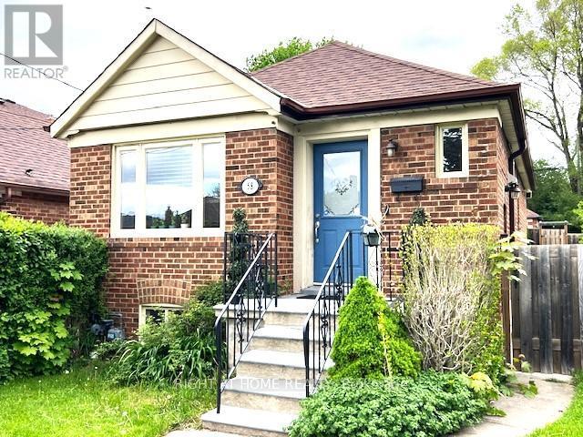 












58 YORE ROAD

,
Toronto (Beechborough-Greenbrook),




Ontario
M6M1W7

