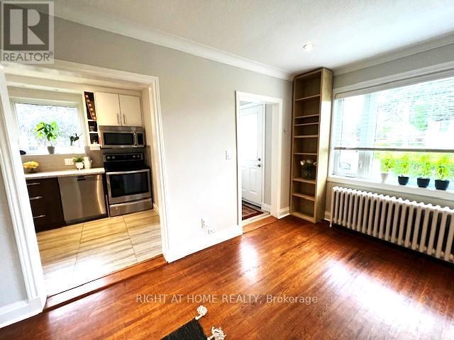 












58 YORE ROAD

,
Toronto (Beechborough-Greenbrook),




Ontario
M6M1W7

