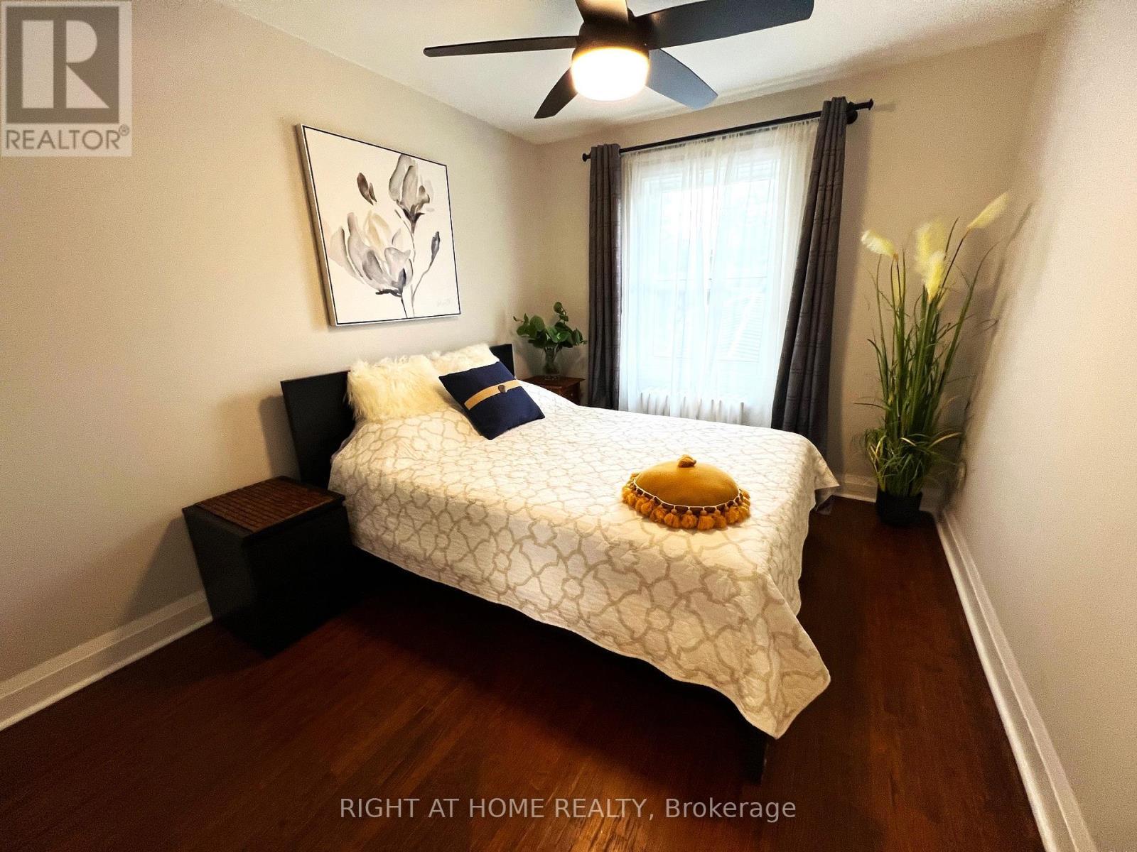 












58 YORE ROAD

,
Toronto (Beechborough-Greenbrook),




Ontario
M6M1W7

